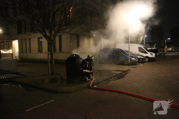 Ondergrondse container vermoedelijk in brand gestoken