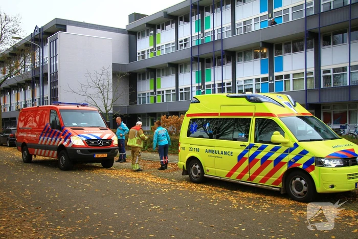 Bewoner raakt onwel in flatwoning
