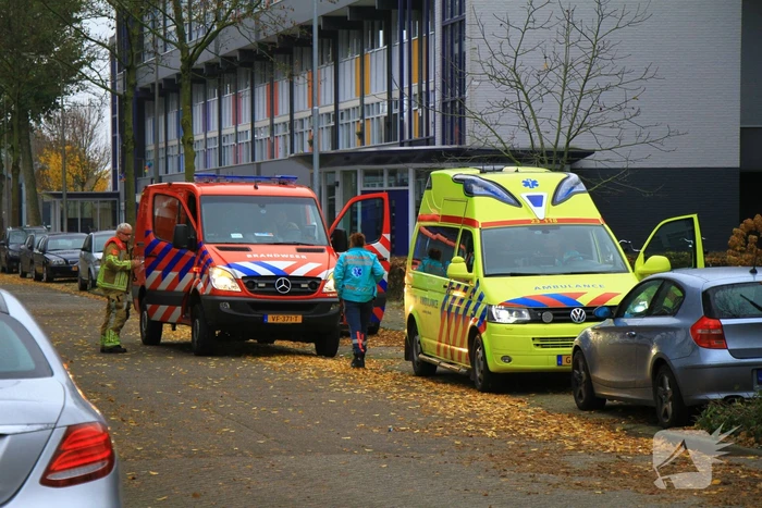 Bewoner raakt onwel in flatwoning