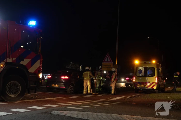Veel schade na ongeval tussen twee voertuigen
