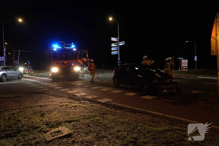 Veel schade na ongeval tussen twee voertuigen
