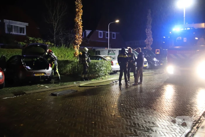 Auto brand af in woonwijk