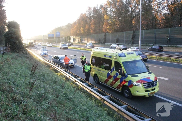 Auto beschadigd na botsing tegen vrachtwagen