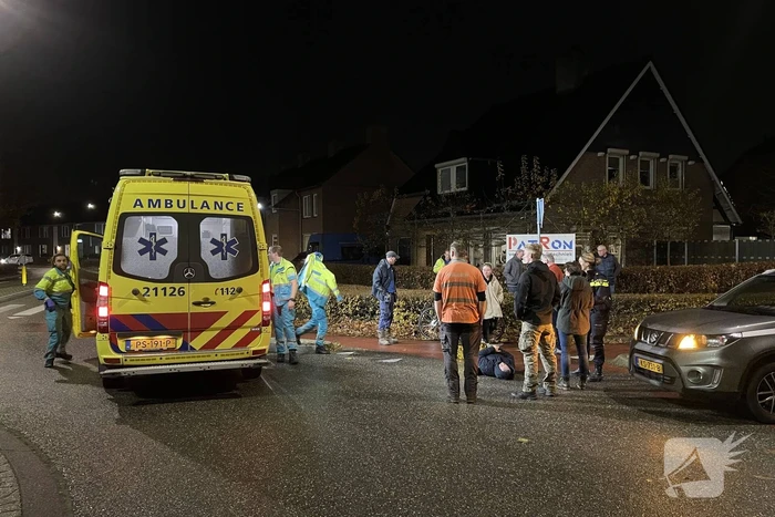 Fietser raakt gewond bij ongeval op rotonde