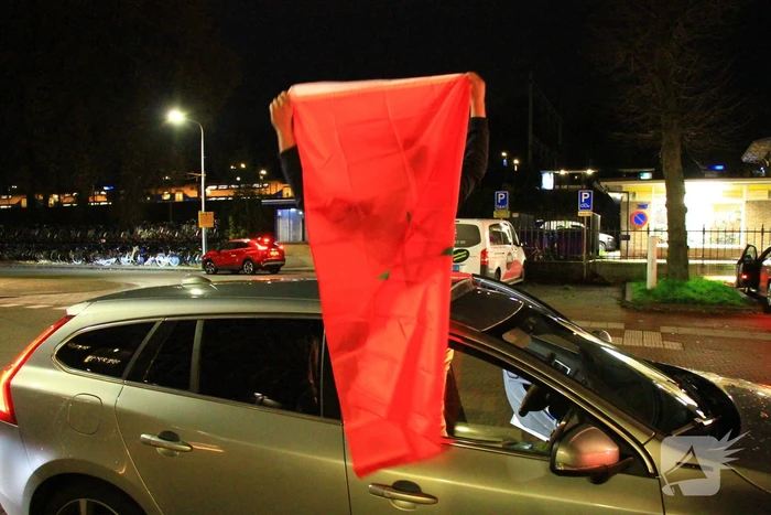 Feestende Marokko supporters na zege op Spanje