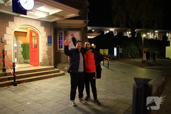 Feestende Marokko supporters na zege op Spanje