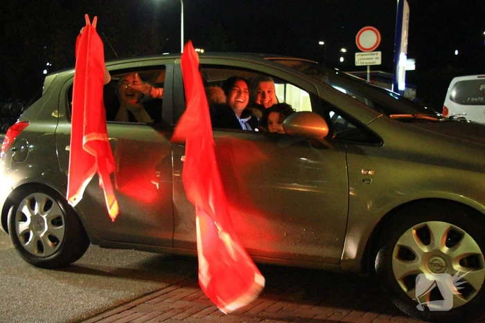 Feestende Marokko supporters na zege op Spanje