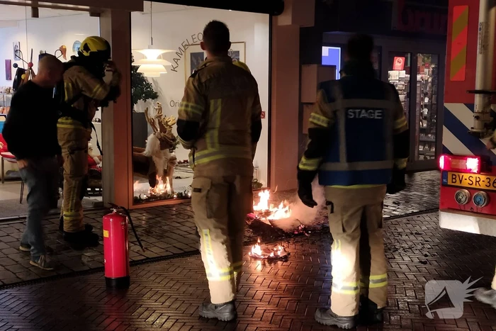 Brand in bergruimte boven winkel