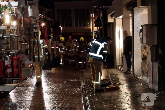 Brand in bergruimte boven winkel