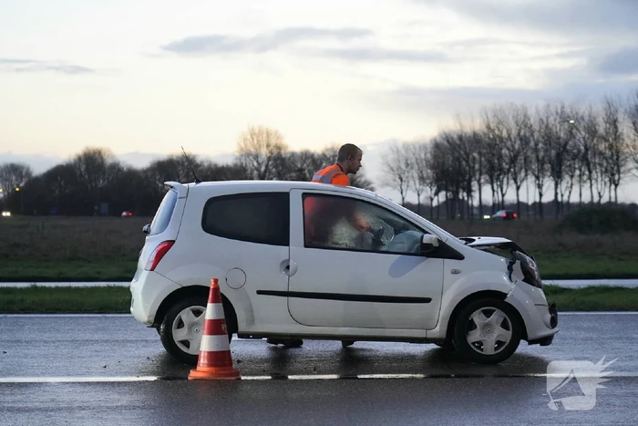 Twee voertuig beschadigd bij kop-staart botsing
