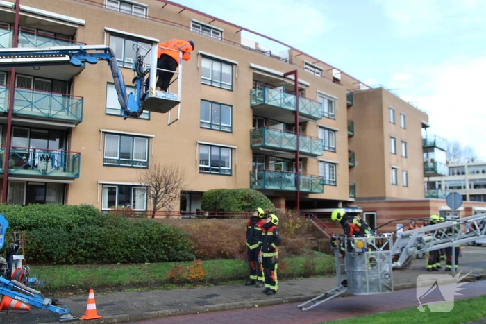 Twee mannen vast in hoogwerker