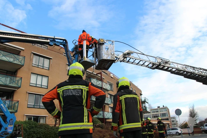 Twee mannen vast in hoogwerker