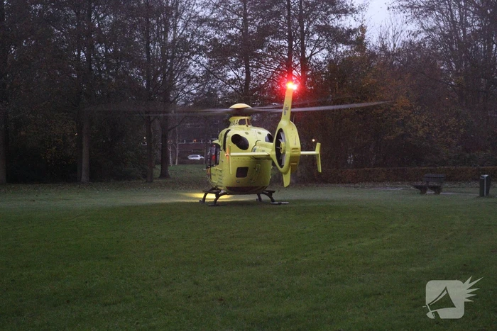 Traumahelikopter landt op grasveld