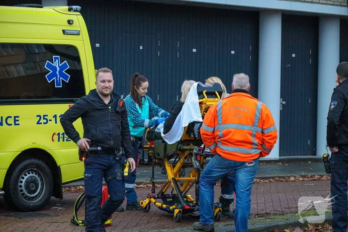 Vrouw gewon bij botsing met vrachtwagen