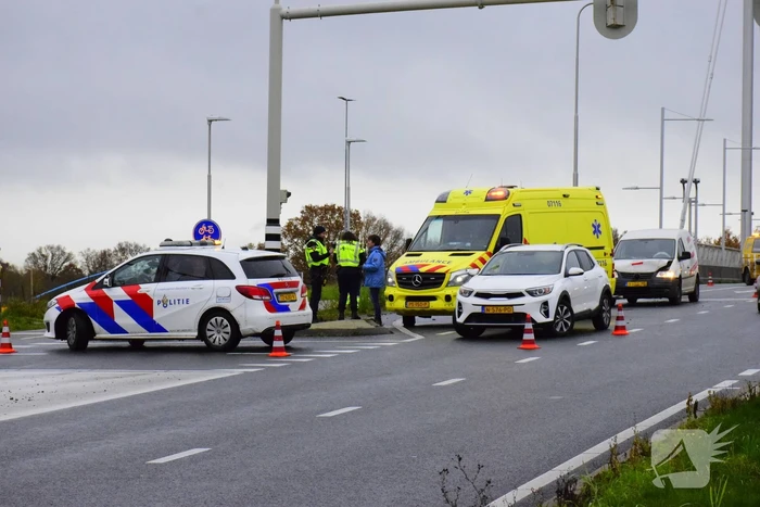 Kop-staartbotsing tussen personenwagen en bestelbus