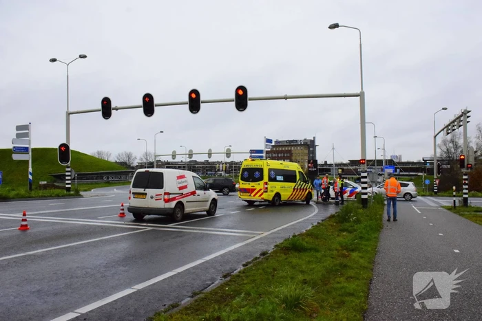 Kop-staartbotsing tussen personenwagen en bestelbus