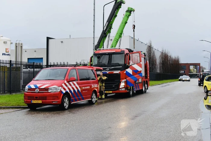 Heimachine valt om bovenop loods