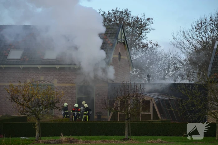 Hevige rookontwikkeling bij grote brand