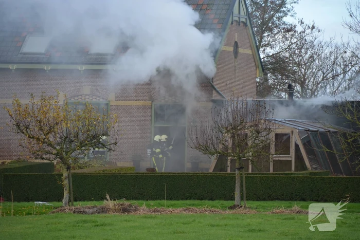 Hevige rookontwikkeling bij grote brand