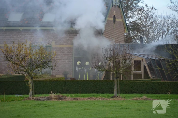 Hevige rookontwikkeling bij grote brand