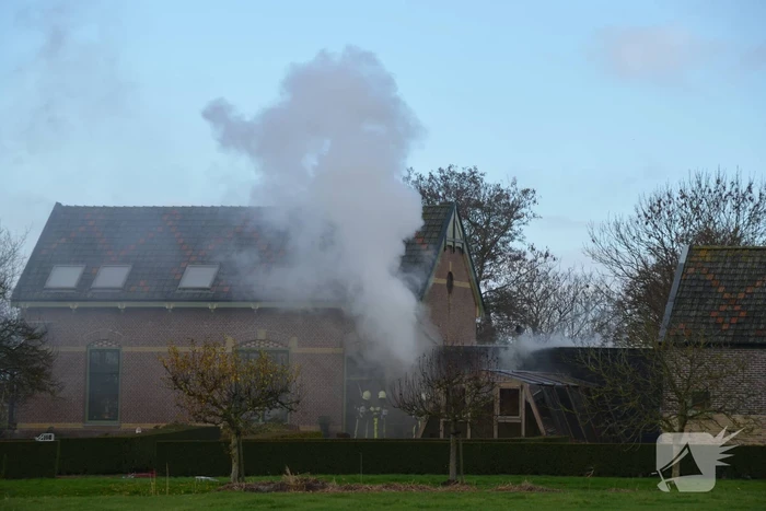 Hevige rookontwikkeling bij grote brand