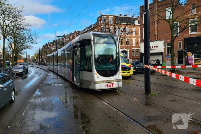 Auto en tram botsen op elkaar
