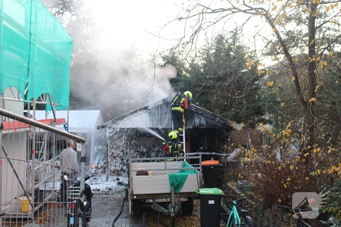 Brand in schuur met houtopslag