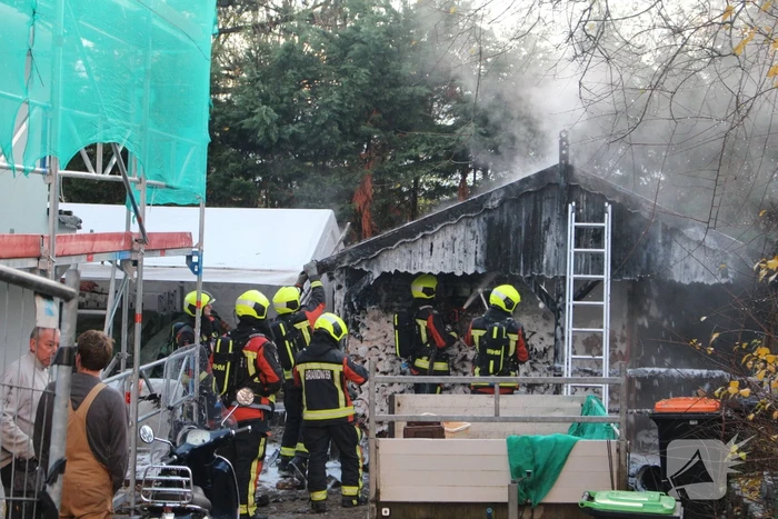 Brand in schuur met houtopslag