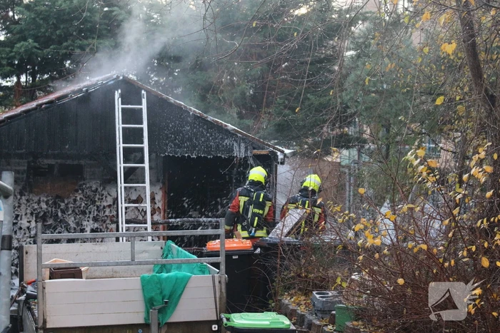 Brand in schuur met houtopslag