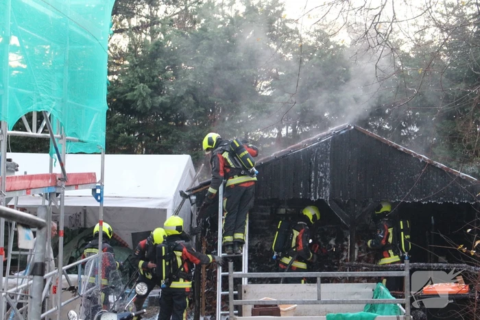 Brand in schuur met houtopslag
