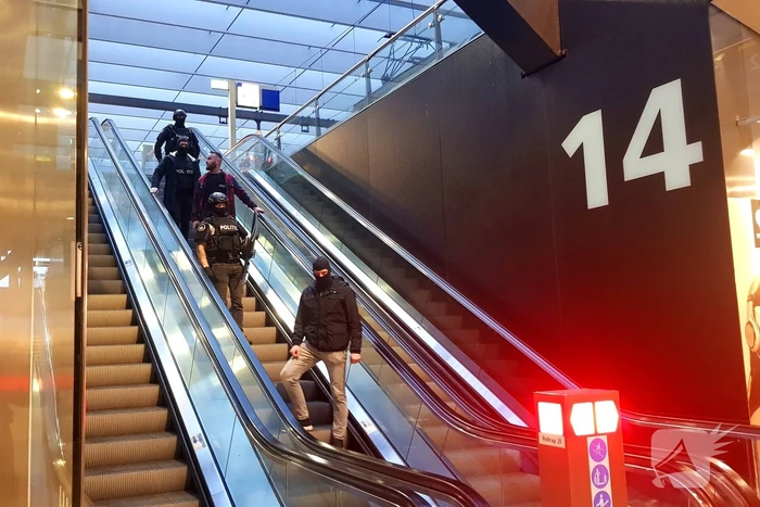 Centraal station deels ontruimd door politie-inzet