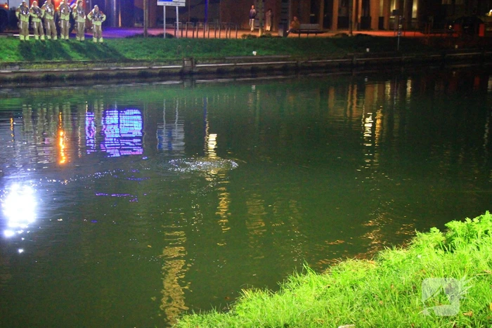 Grote inzet hulpdiensten om lampje in water