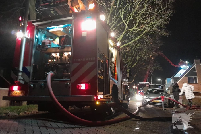 Brandweer ingezet bij dakbrand