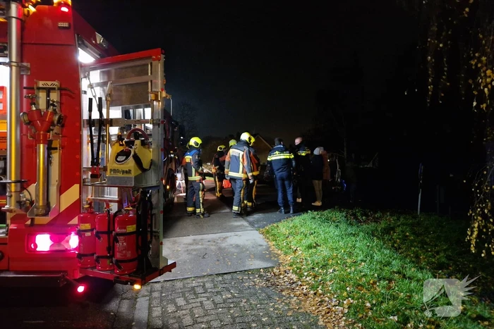 Auto dreigt van dijk te rijden
