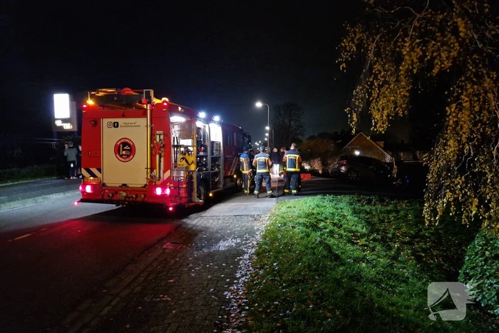 Auto dreigt van dijk te rijden
