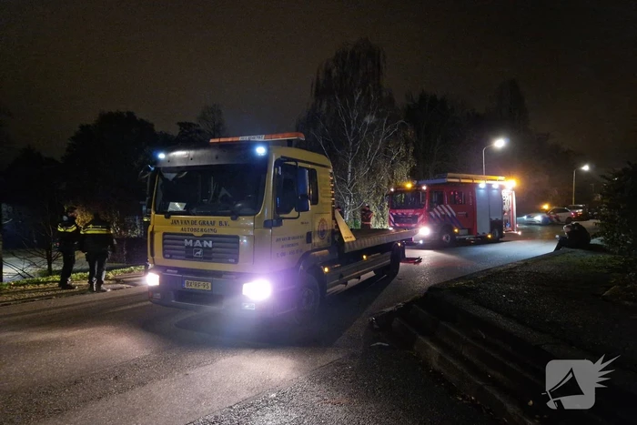 Auto dreigt van dijk te rijden