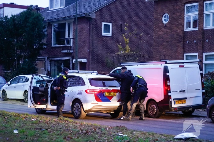 Bestuurder verliest macht over het stuur
