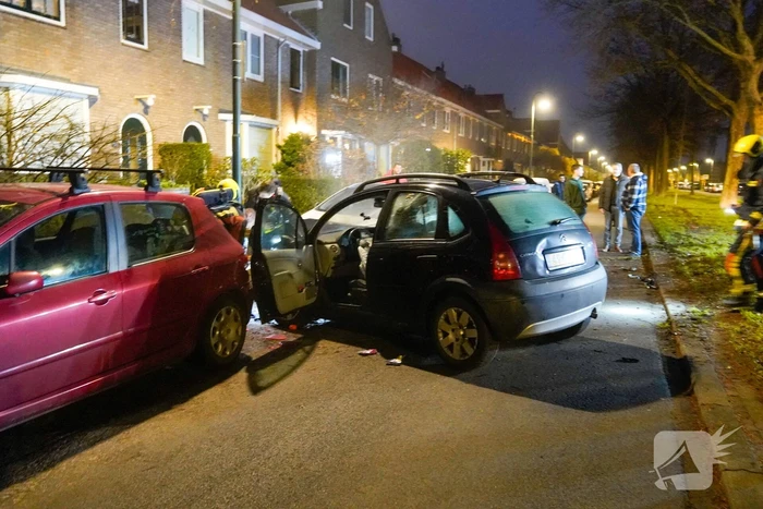 Bestuurder verliest macht over het stuur