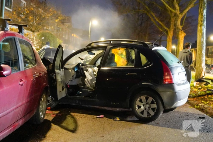 Bestuurder verliest macht over het stuur