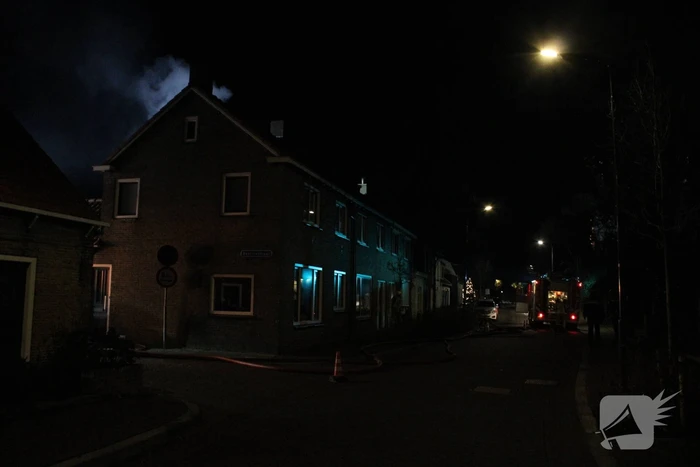 Bewoners opgeschrikt na brand achter woning