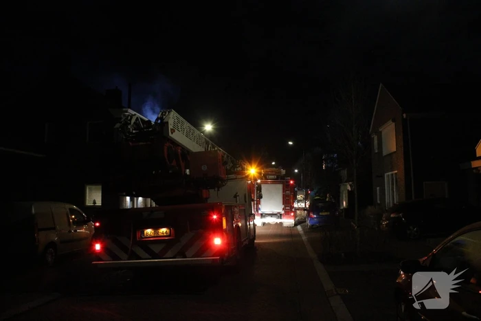 Bewoners opgeschrikt na brand achter woning