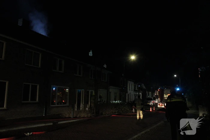 Bewoners opgeschrikt na brand achter woning