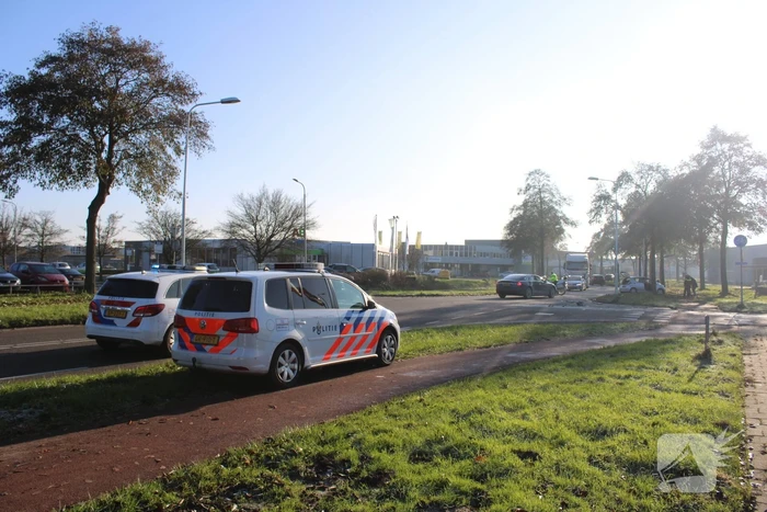 Flinke schade bij botsing tussen bestelbus en auto