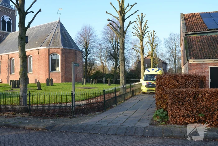 Persoon valt uit de boom tijdens snoeiwerkzaamheden