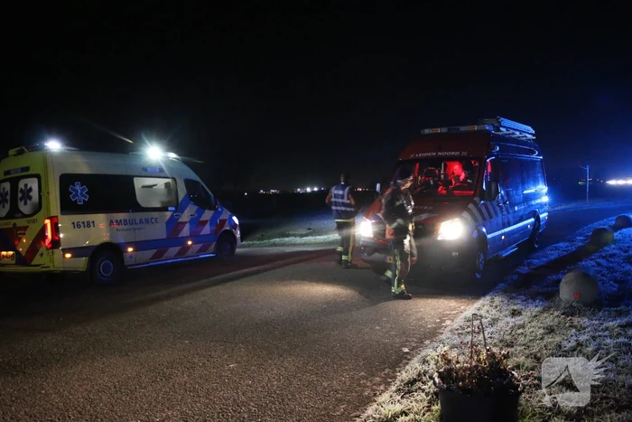 Persoon op scootmobiel raakt te water