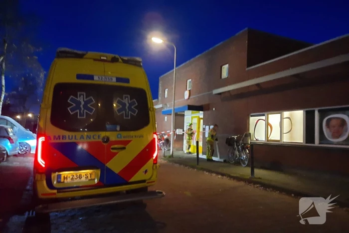 Automobilist rijdt schoolgebouw binnen