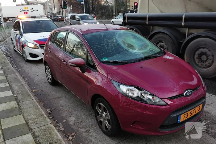 Fietsster gewond bij botsing met auto
