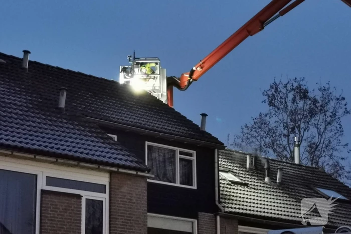 Brand in schoorsteen van woning