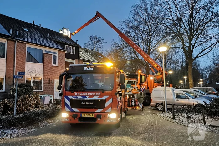 Brand in schoorsteen van woning