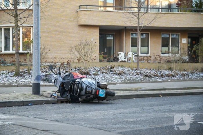 Scooterrijder raakt gewond bij botsing met auto